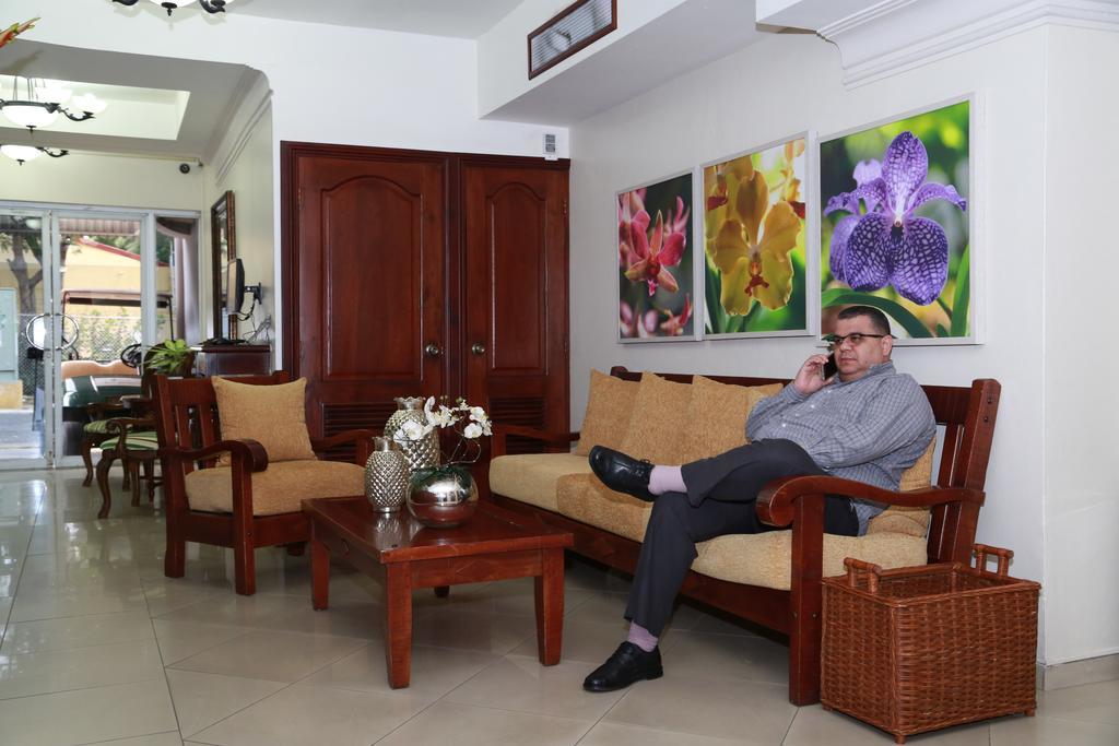 Hotel Los Jardines Santiago De Los Caballeros Ngoại thất bức ảnh